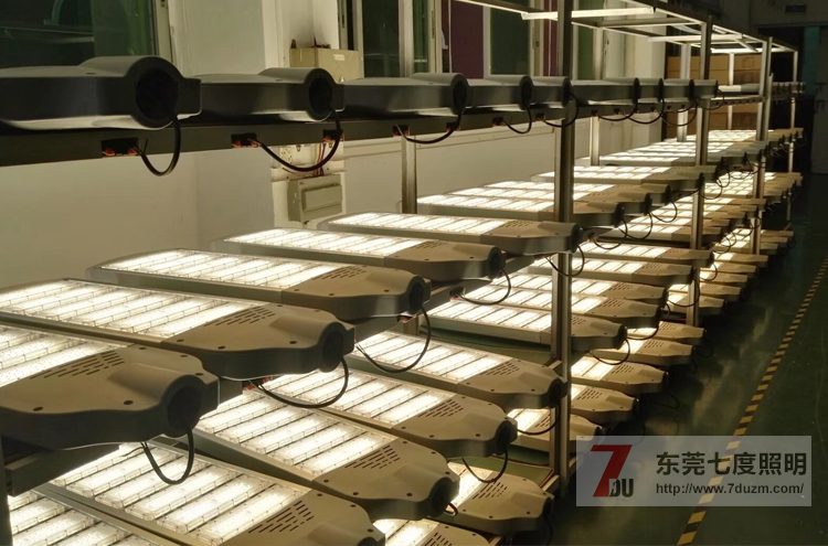 �߶�����300Wģ�Mʽ����LED·���^�ϻ���(sh��)��