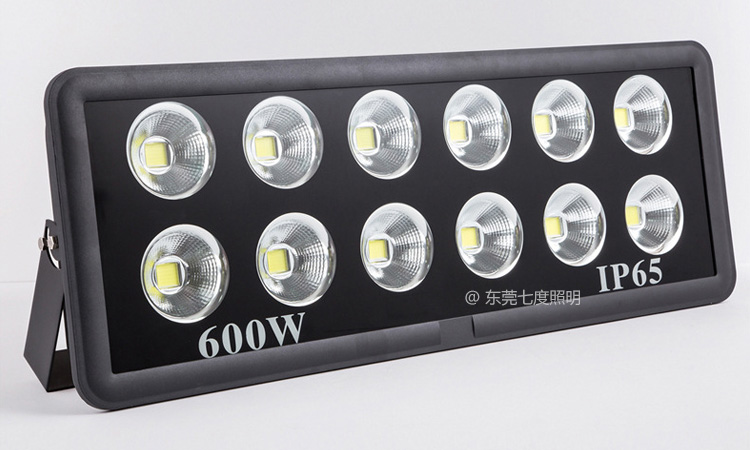 ����600W���ʼ���LEDͶ�����Ƭ